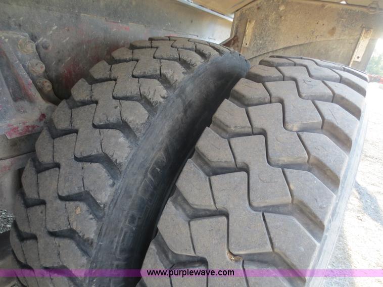 image for item D2160 1997 Ford LT9000 mixer truck