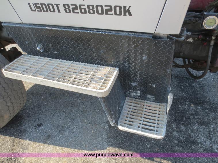 image for item D2160 1997 Ford LT9000 mixer truck