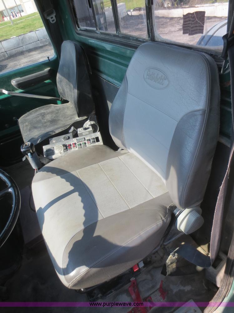 image for item D2160 1997 Ford LT9000 mixer truck