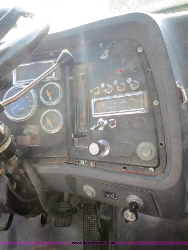 image for item D2160 1997 Ford LT9000 mixer truck