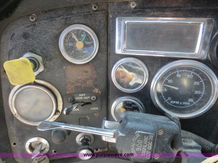 image for item D2160 1997 Ford LT9000 mixer truck