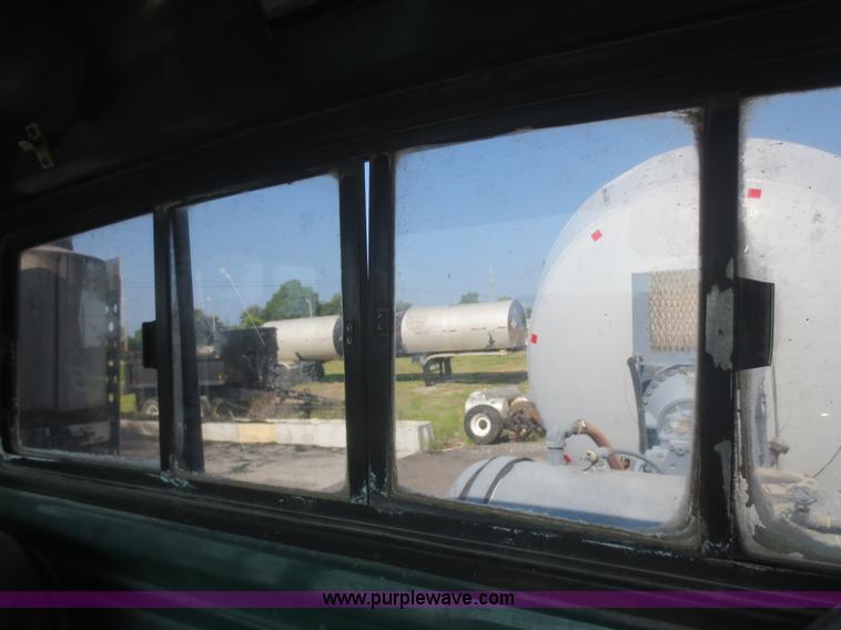 image for item D2160 1997 Ford LT9000 mixer truck