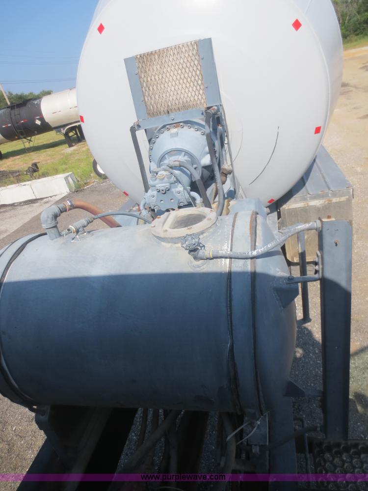 image for item D2160 1997 Ford LT9000 mixer truck