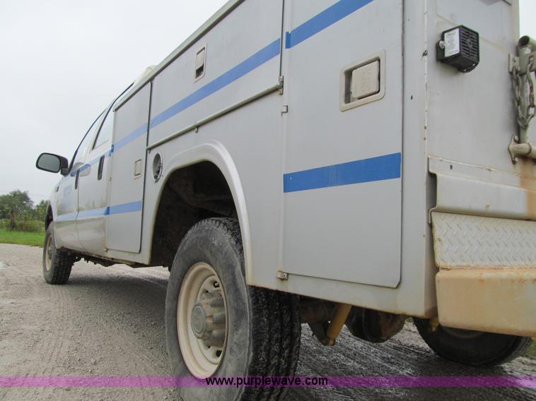 image for item E4986 2001 Ford F350 Super Duty XL Crew Cab utility truck