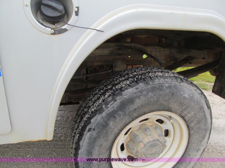 image for item E4986 2001 Ford F350 Super Duty XL Crew Cab utility truck