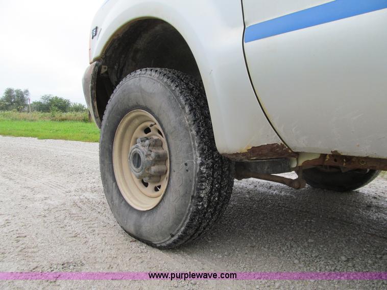 image for item E4986 2001 Ford F350 Super Duty XL Crew Cab utility truck