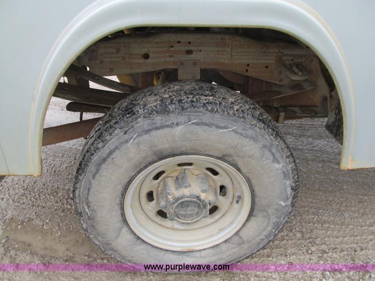 image for item E4986 2001 Ford F350 Super Duty XL Crew Cab utility truck