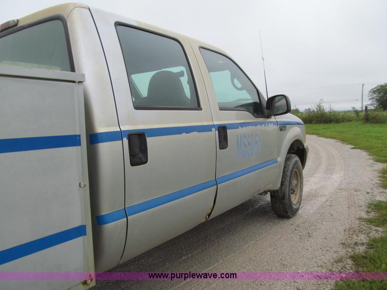 image for item E4986 2001 Ford F350 Super Duty XL Crew Cab utility truck