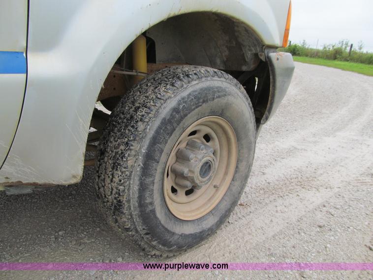 image for item E4986 2001 Ford F350 Super Duty XL Crew Cab utility truck