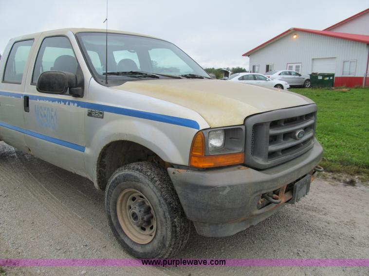 image for item E4986 2001 Ford F350 Super Duty XL Crew Cab utility truck