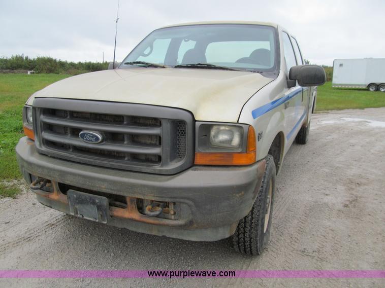 image for item E4986 2001 Ford F350 Super Duty XL Crew Cab utility truck