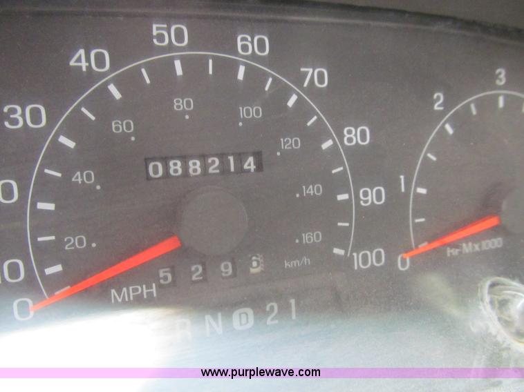 image for item E4986 2001 Ford F350 Super Duty XL Crew Cab utility truck