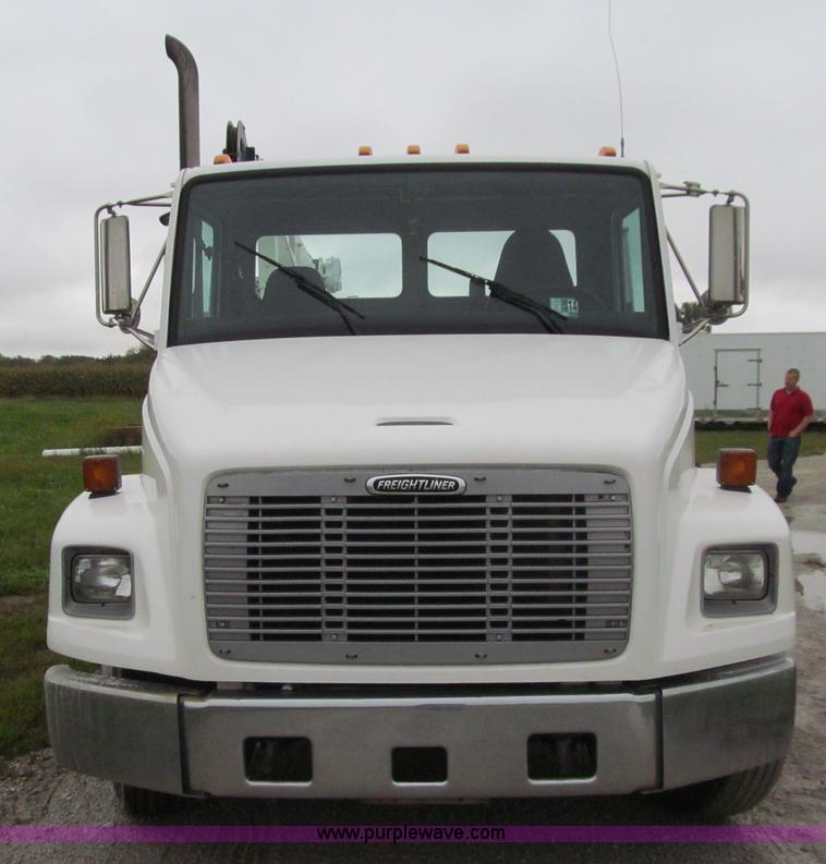 image for item E4987 1999 Freightliner FL60 service truck