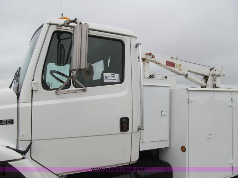 image for item E4987 1999 Freightliner FL60 service truck