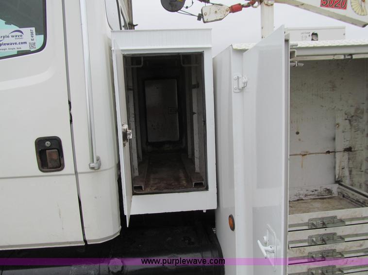 image for item E4987 1999 Freightliner FL60 service truck