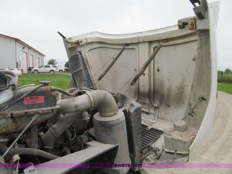 image for item E4987 1999 Freightliner FL60 service truck