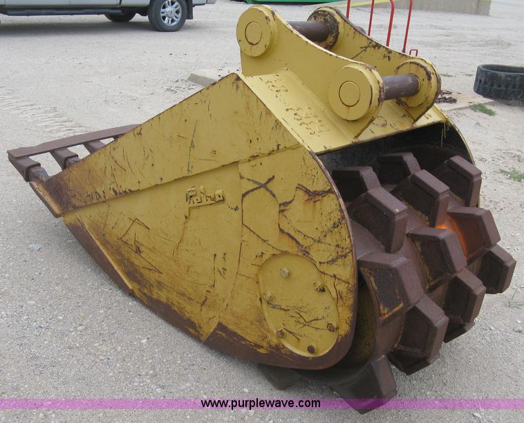 image for item E7893 Felco 36"W excavator bucket with pad foot roller