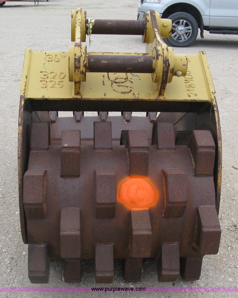 image for item E7893 Felco 36"W excavator bucket with pad foot roller