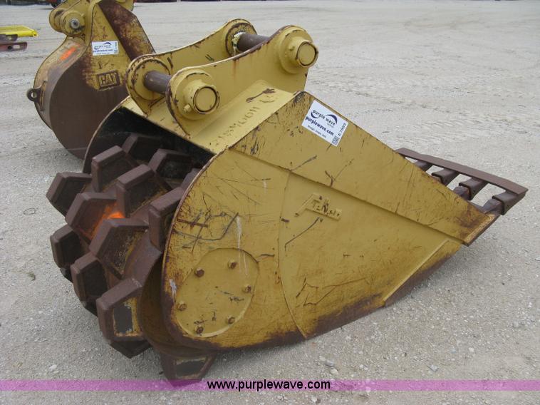 image for item E7893 Felco 36"W excavator bucket with pad foot roller