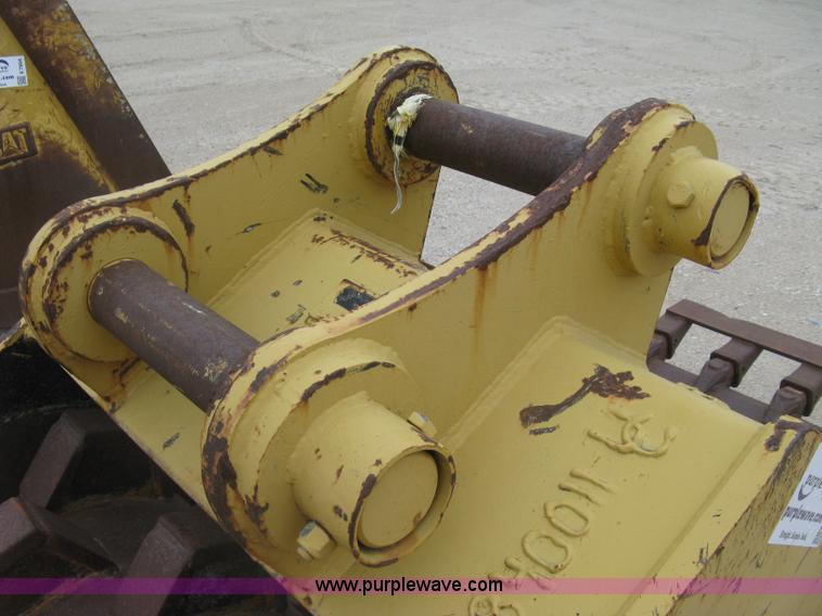 image for item E7893 Felco 36"W excavator bucket with pad foot roller