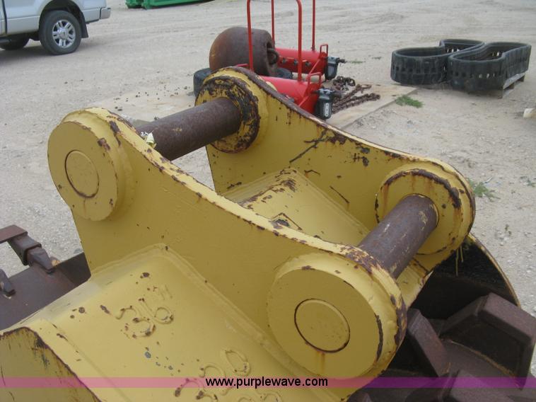 image for item E7893 Felco 36"W excavator bucket with pad foot roller