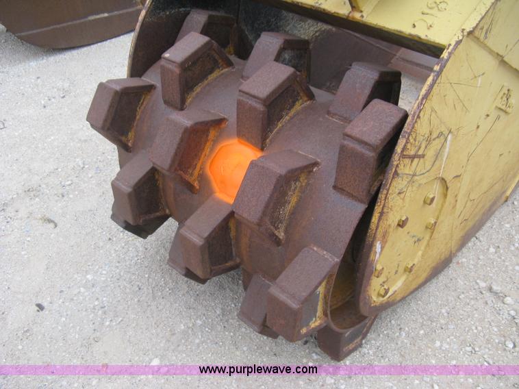 image for item E7893 Felco 36"W excavator bucket with pad foot roller