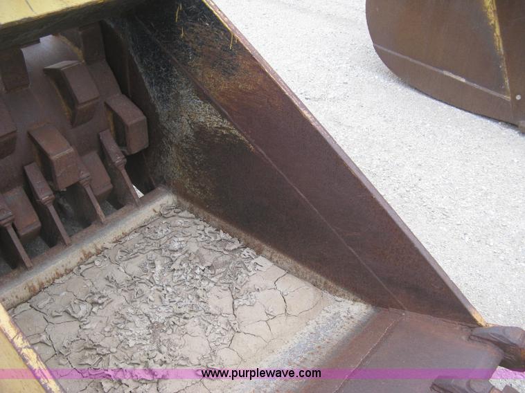 image for item E7893 Felco 36"W excavator bucket with pad foot roller