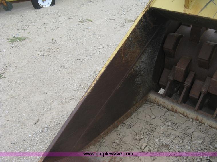image for item E7893 Felco 36"W excavator bucket with pad foot roller