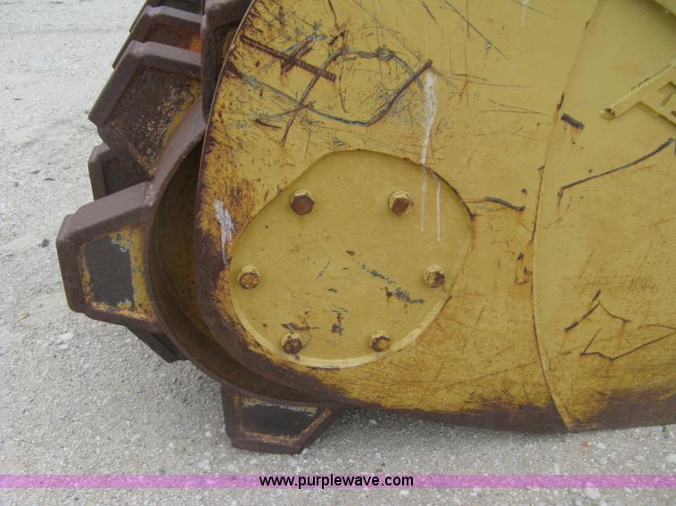 image for item E7893 Felco 36"W excavator bucket with pad foot roller
