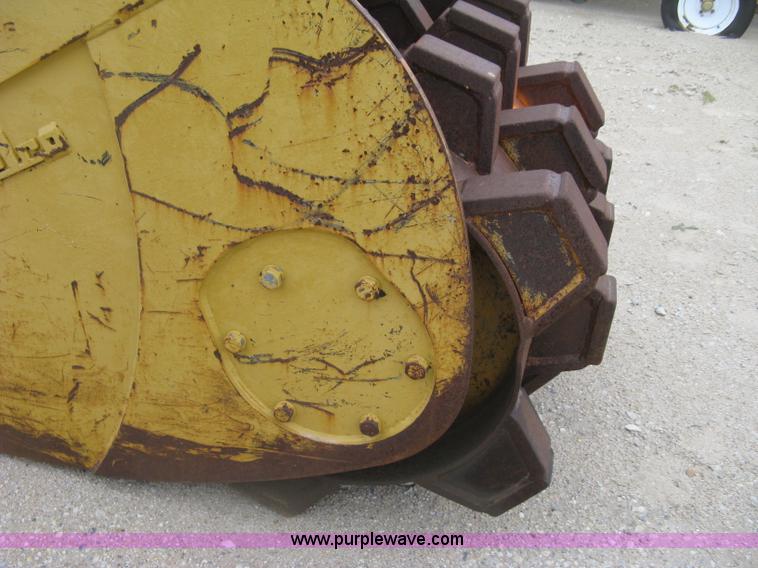 image for item E7893 Felco 36"W excavator bucket with pad foot roller