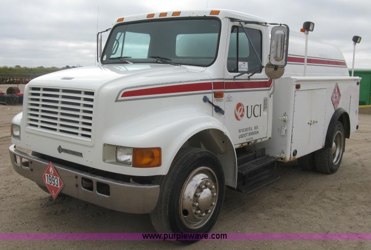 image for item E7898 1992 International 4700 fuel tanker truck