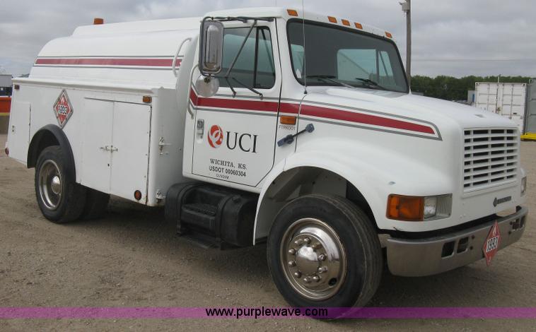image for item E7898 1992 International 4700 fuel tanker truck