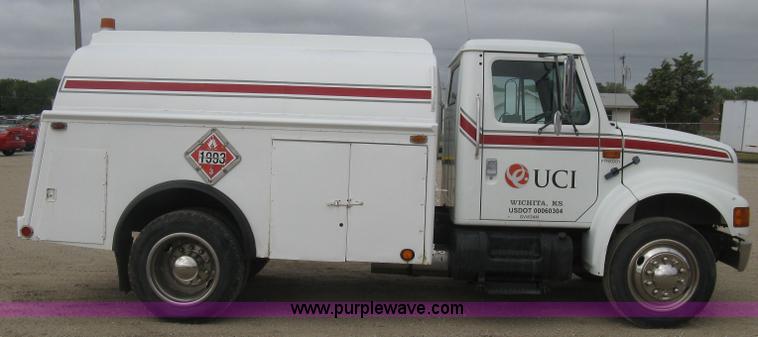 image for item E7898 1992 International 4700 fuel tanker truck
