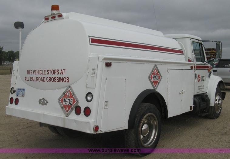 image for item E7898 1992 International 4700 fuel tanker truck