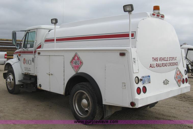image for item E7898 1992 International 4700 fuel tanker truck