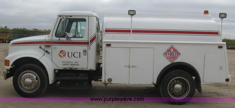 image for item E7898 1992 International 4700 fuel tanker truck