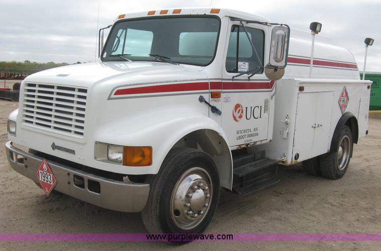 image for item E7898 1992 International 4700 fuel tanker truck