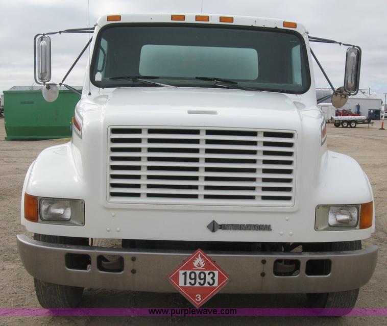 image for item E7898 1992 International 4700 fuel tanker truck