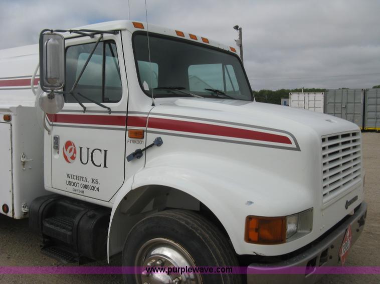 image for item E7898 1992 International 4700 fuel tanker truck