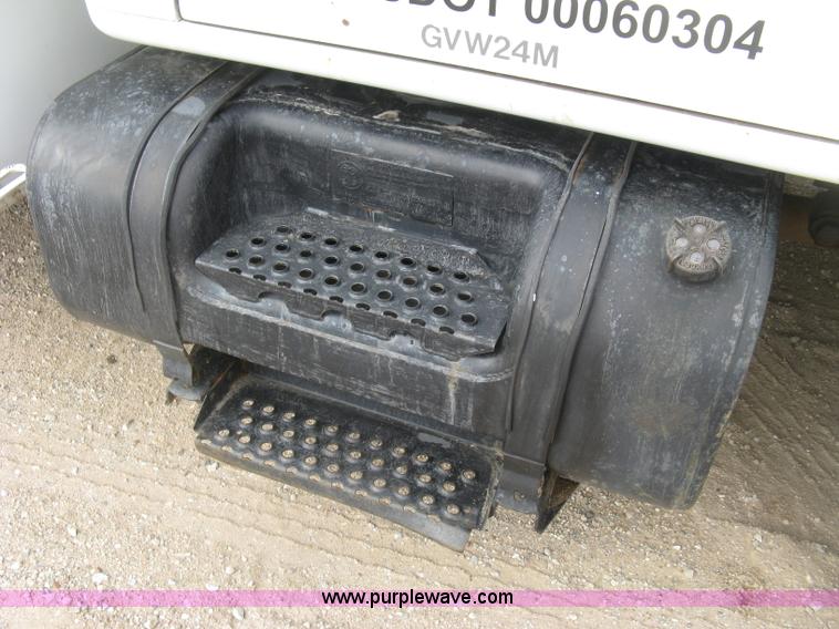 image for item E7898 1992 International 4700 fuel tanker truck