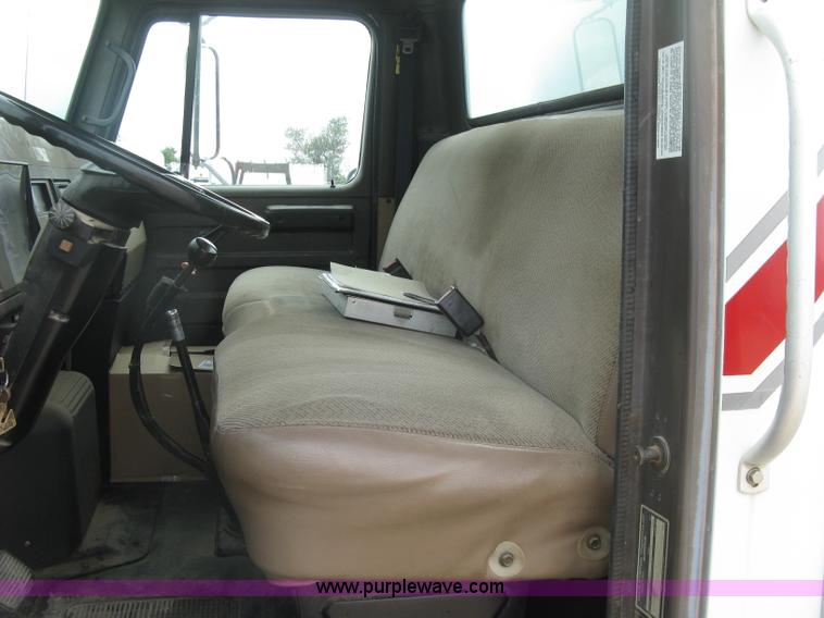 image for item E7898 1992 International 4700 fuel tanker truck