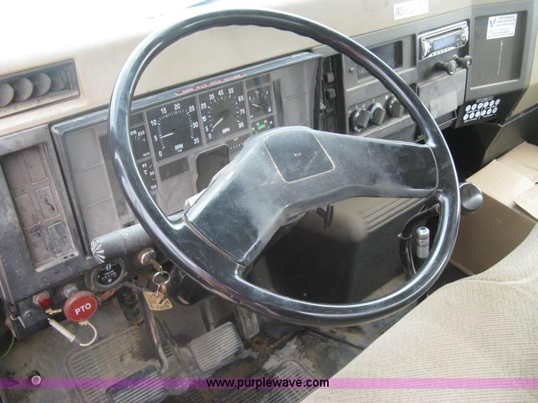 image for item E7898 1992 International 4700 fuel tanker truck