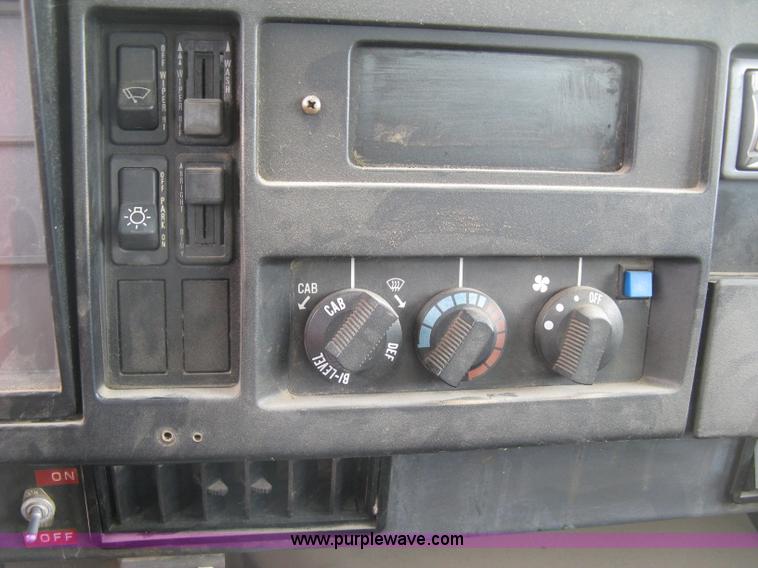 image for item E7898 1992 International 4700 fuel tanker truck