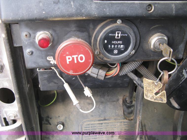 image for item E7898 1992 International 4700 fuel tanker truck