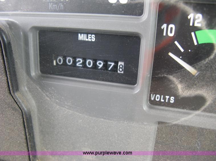 image for item E7898 1992 International 4700 fuel tanker truck