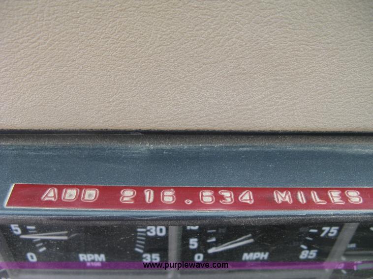 image for item E7898 1992 International 4700 fuel tanker truck