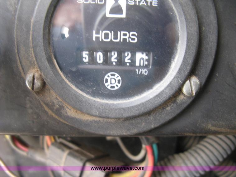 image for item E7898 1992 International 4700 fuel tanker truck