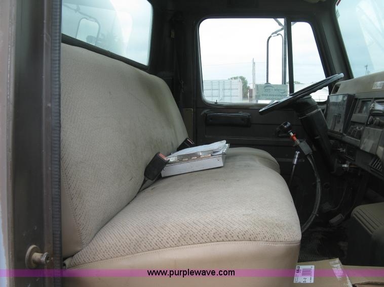 image for item E7898 1992 International 4700 fuel tanker truck