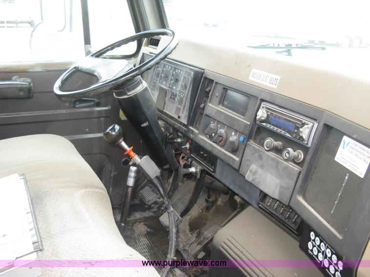 image for item E7898 1992 International 4700 fuel tanker truck