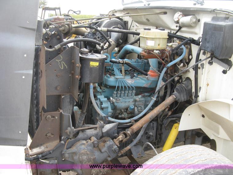 image for item E7898 1992 International 4700 fuel tanker truck